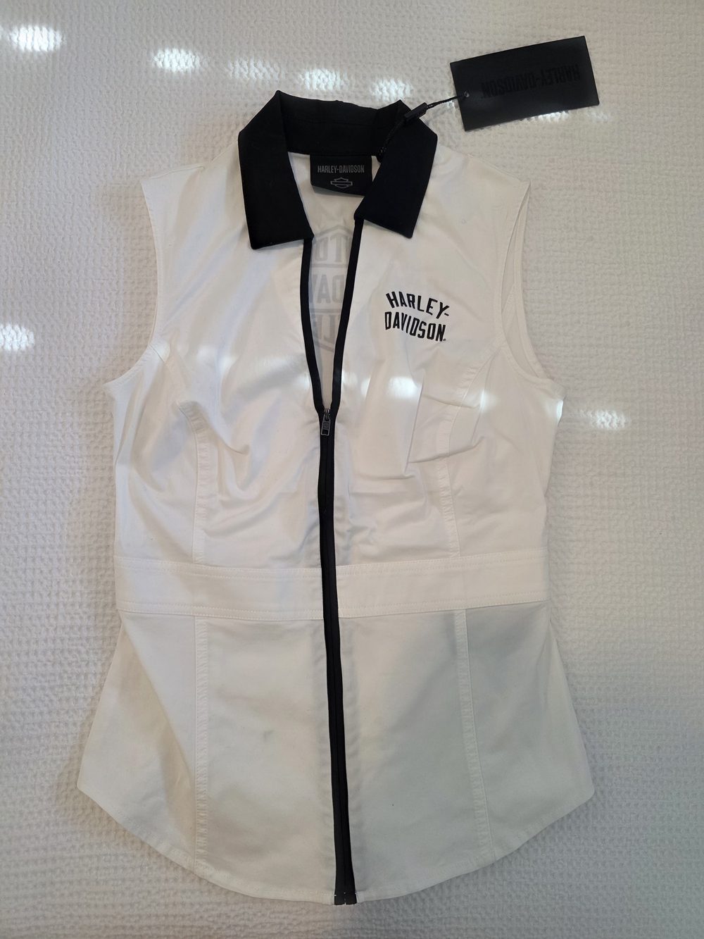 Harley-Davidson White Sleeveless Zip Front Shirt with Black Collar
